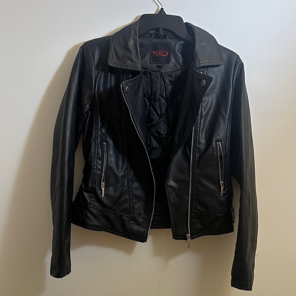 Yoki Women's Sleek Black Leather Jacket